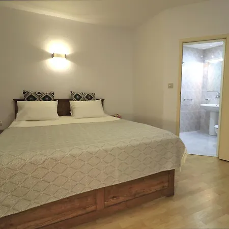 Ravda Residence 招待所 拉夫达