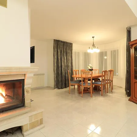 게스트하우스 Ravda Residence 4*