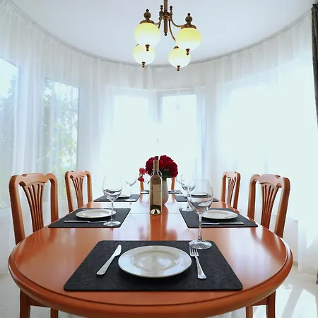 게스트하우스 Ravda Residence 4*